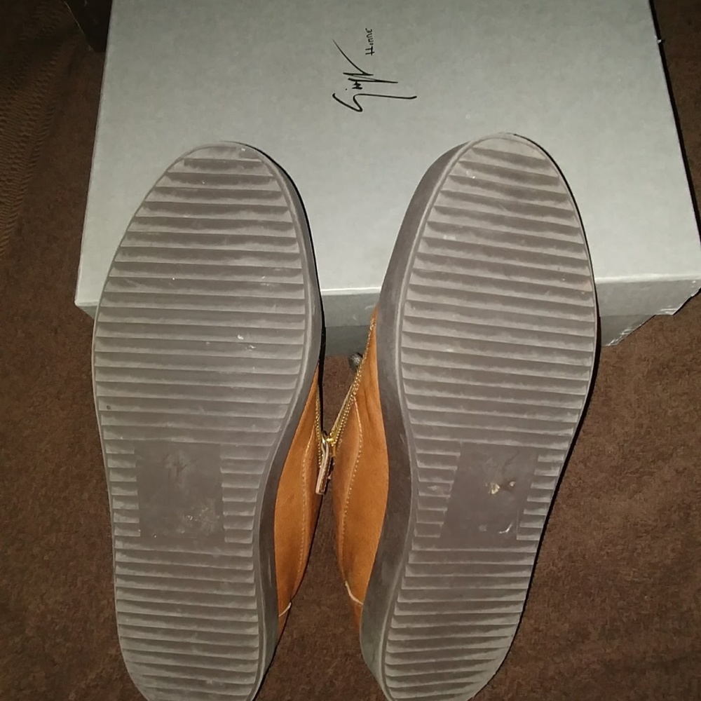 Shoes - Picture 2 of 4